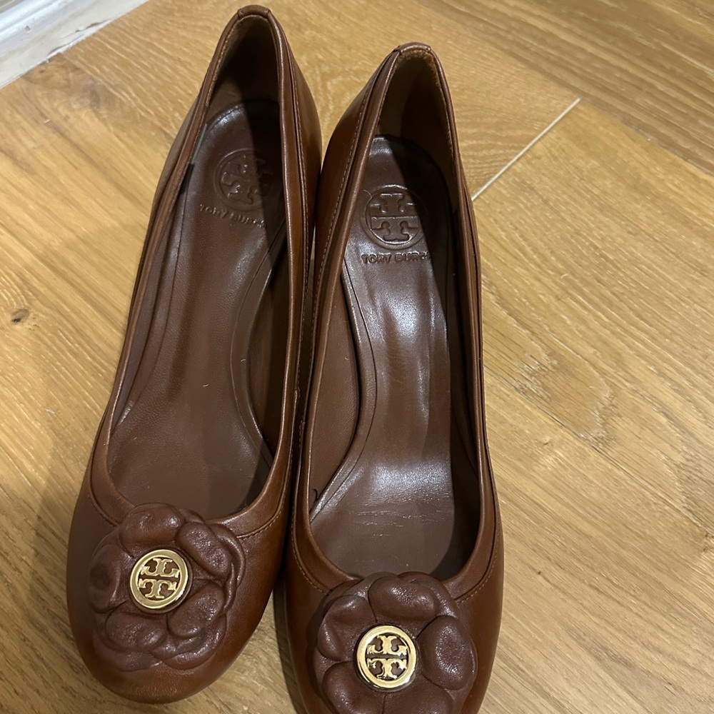Tory Burch Women's Tan Leather Pumps